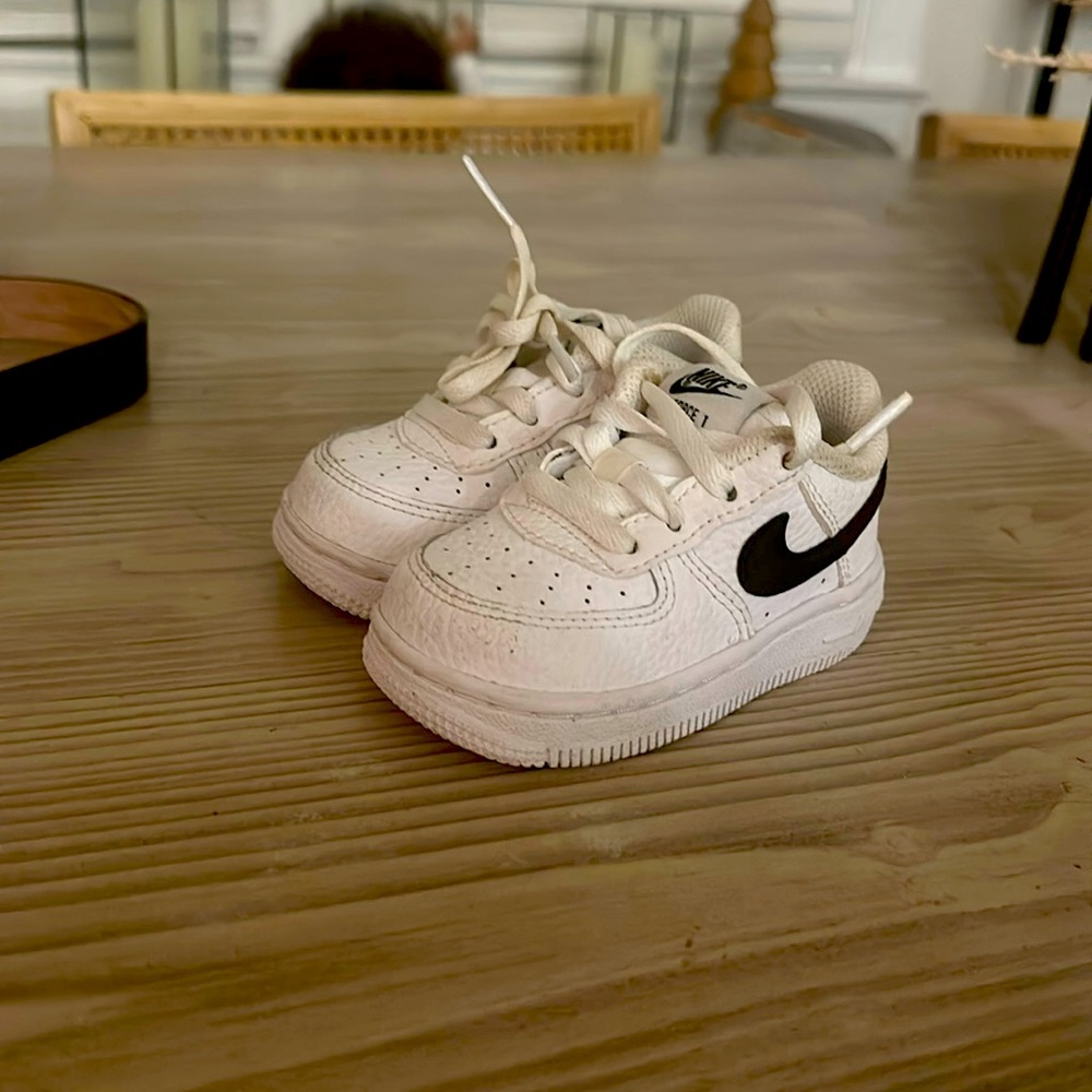 Nike Force 1 black logo